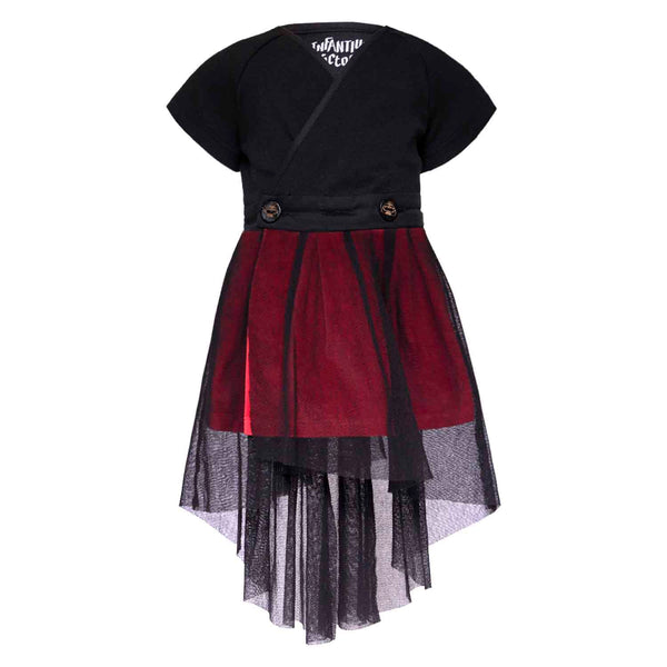 Zwarte jurk met rode onderrok en mesh-overlay