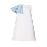 Witte jurk met asymmetrische schouder